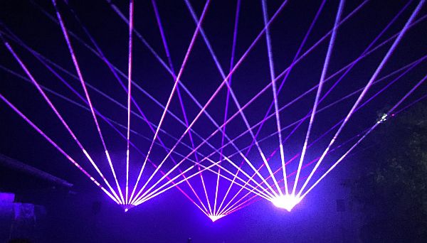 Multimediateam-Berlin Lasershow Lichtshow Feuerwerk